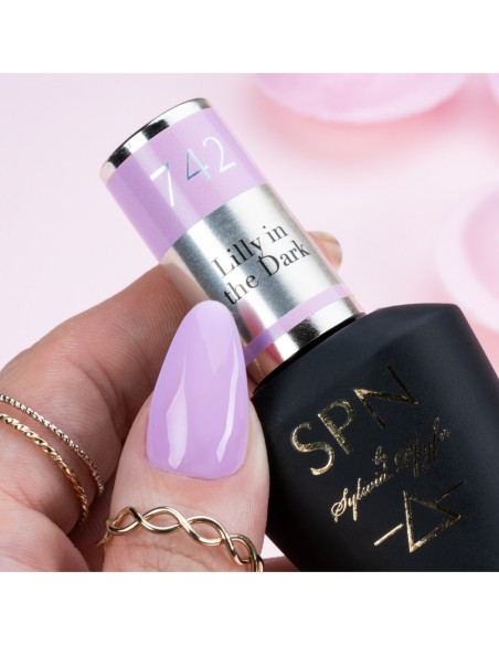 742 Smalto semipermanente UV LaQ Lilly In The Dark 8ml 742 Smalto semipermanente UV LaQ Lilly In The Dark 8ml